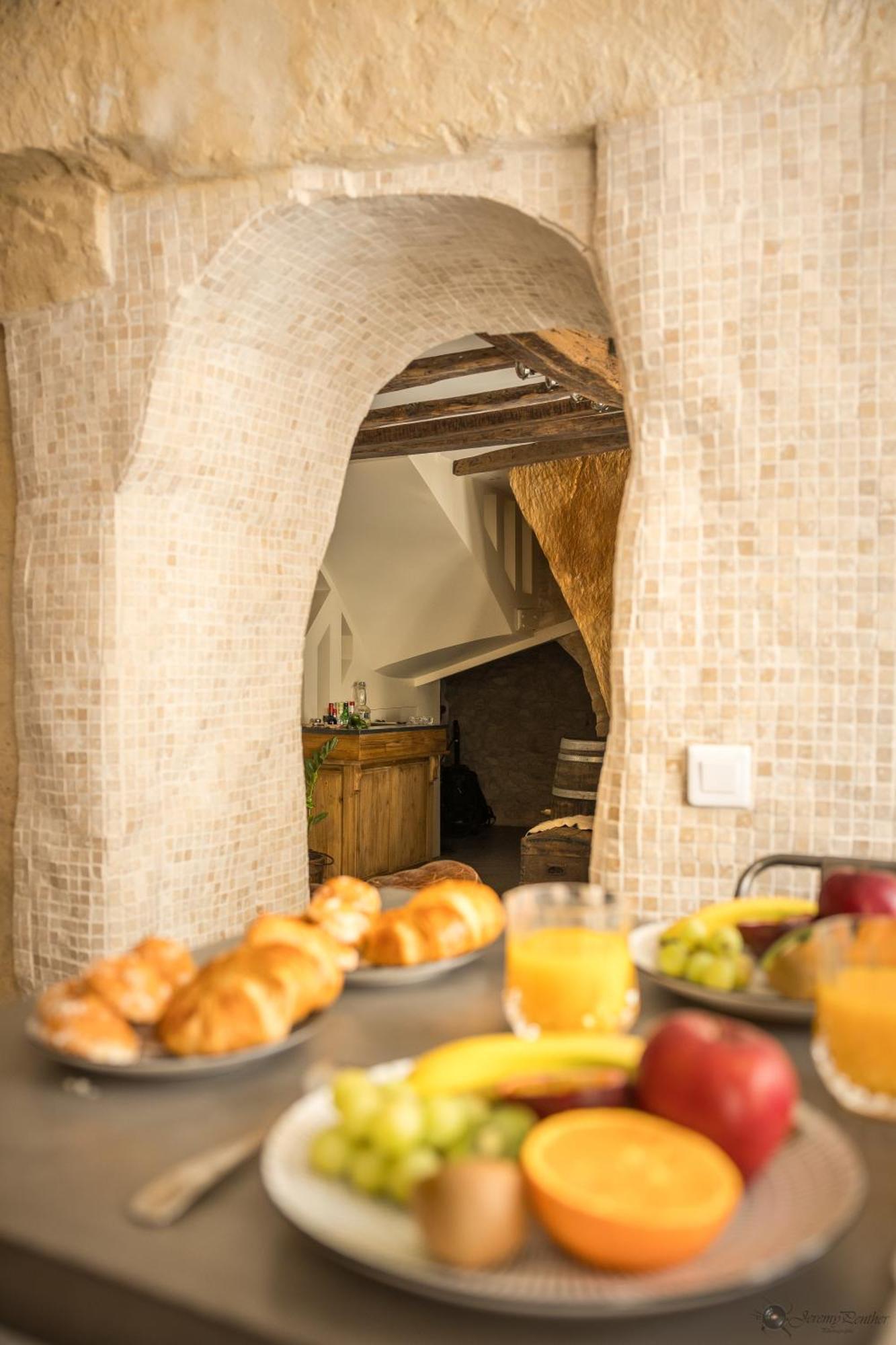 Chez Millouz - Triplex Semi-Troglodyte Apartment Pontoise Ngoại thất bức ảnh