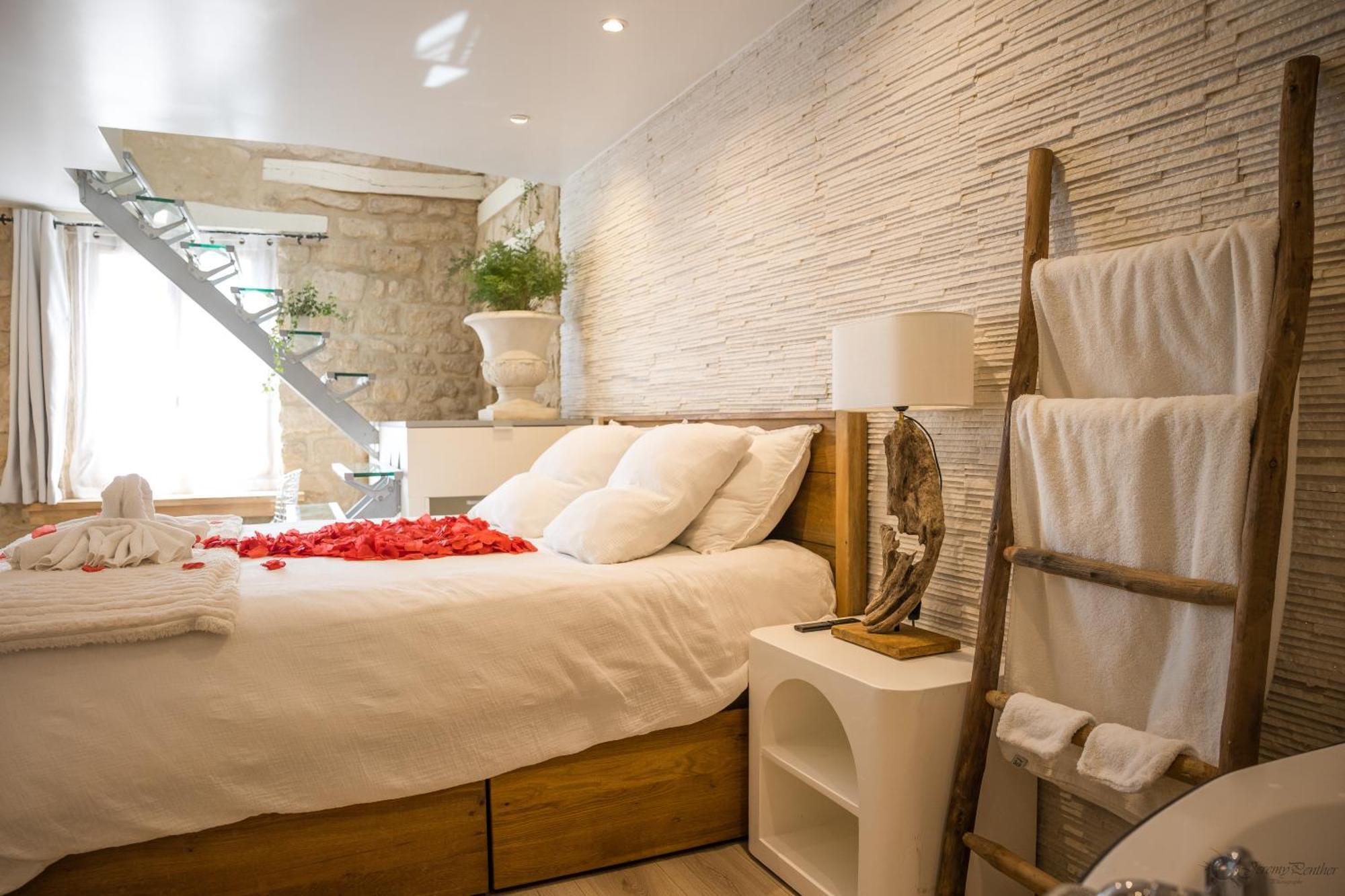 Chez Millouz - Triplex Semi-Troglodyte Apartment Pontoise Ngoại thất bức ảnh